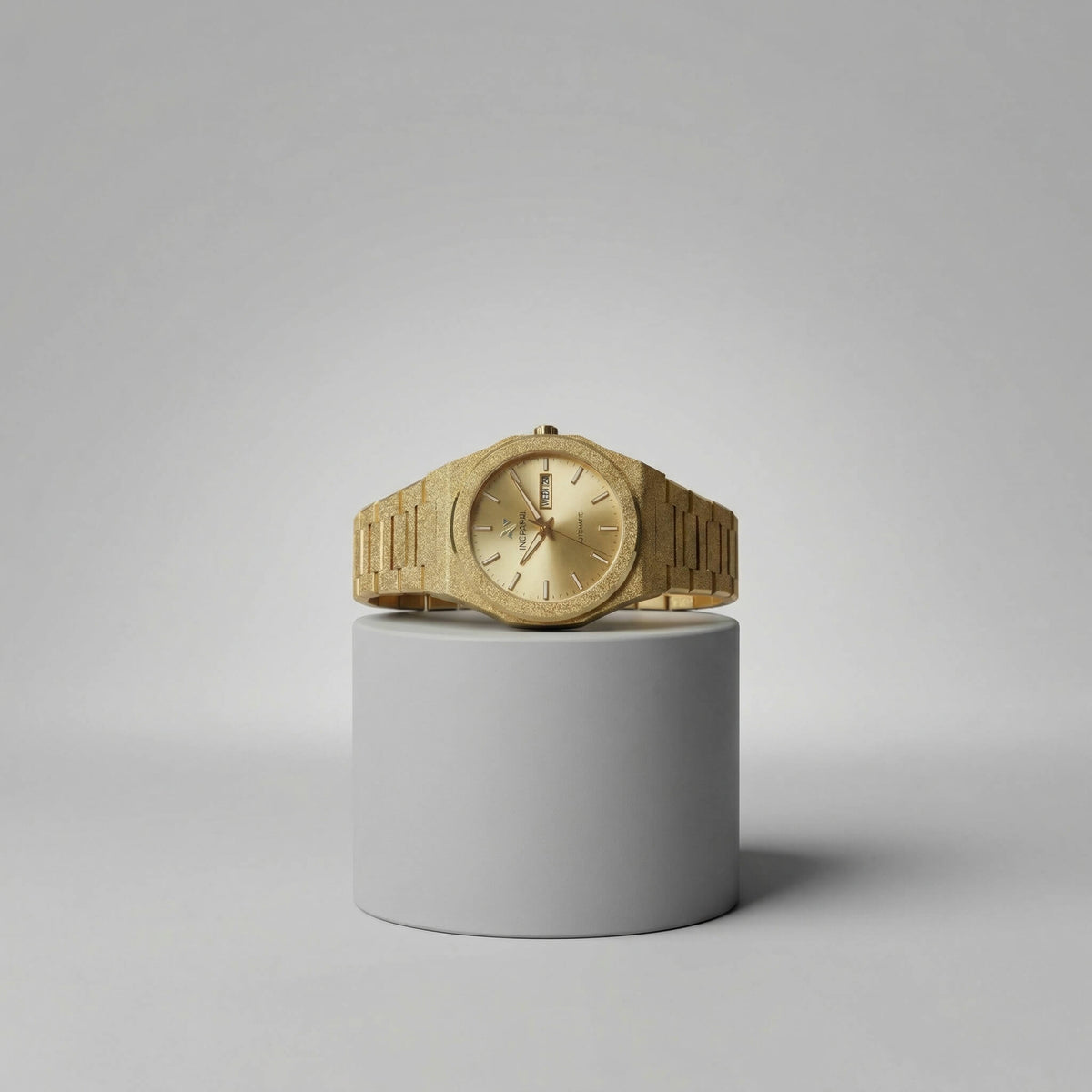 NCMPRBL Ascend Givré 40mm watch side profile showing gold link bracelet and virtual try-on option